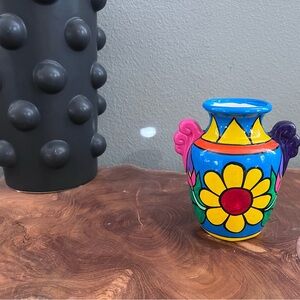 ✨SOLD✨

Vintage hand painted Cancun pottery/ vase 🌼